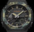 Montre homme : vue détaillée du cadran camouflage, lunette noire et aiguilles argentées