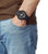 Casio G-SHOCK montre homme au poignet avec bracelet noir