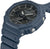 Casio G-Shock montre homme, boîtier bleu avec couronne et boutons, gros plan