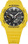 Montre homme avec bracelet en silicone jaune et cadran noir, affichages clairement lisibles