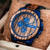 Holzkern Gareth Armbanduhr rund, blaues Gehäuse, Holz-Zifferblatt mit drei Chronografen