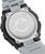 Fond de montre de sport en détail : fond en acier inoxydable, vis et passants de bracelet gris clair