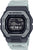 Montre de sport avec bracelet en caoutchouc gris clair, boîtier noir et écran LCD rond