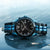 Holzkern Armbanduhr, blaues Metallarmband, schwarzes Zifferblatt mit Leuchtmarkierungen