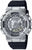 Montre Casio G-Shock avec boîtier argenté, bracelet en caoutchouc foncé et affichage numérique