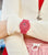 Casio G-Shock montre pour femme au poignet avec bracelet en silicone rose