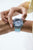 Montre G-Shock pour femme au poignet, bracelet transparent turquoise