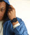 Casio G-Shock au poignet avec boîtier noir et bracelet noir