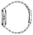 Vue des maillons d'un bracelet de montre pour homme en métal argenté, avec fermoir