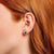 Boucles d'oreilles à l'oreille : onyx noir hexagonal avec monture argentée et pierres claires