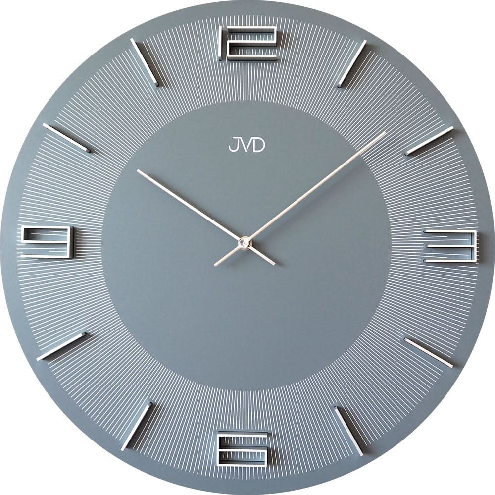 Horloge murale ronde avec cadran gris, index argentés et logo JVD