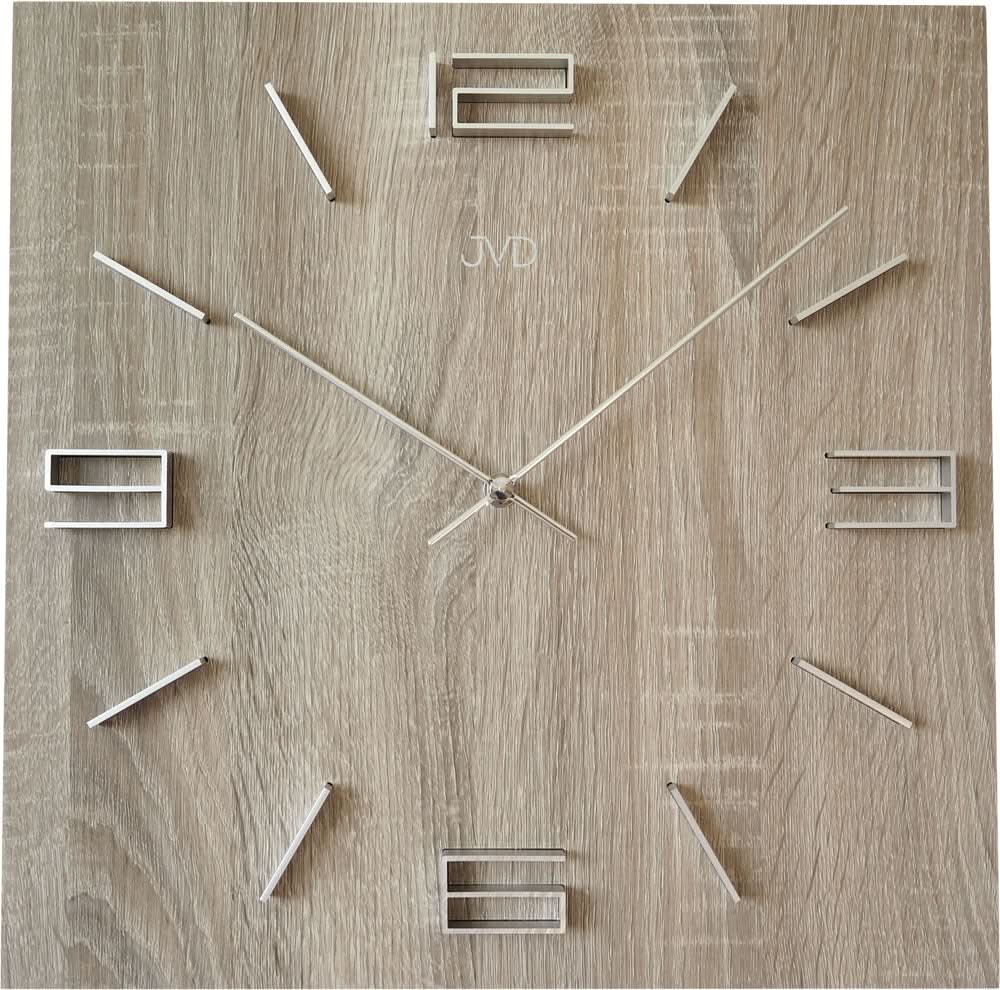 JVD Wanduhr aus hellem Holz mit silbernen Zeigern und rechteckigen Markierungen