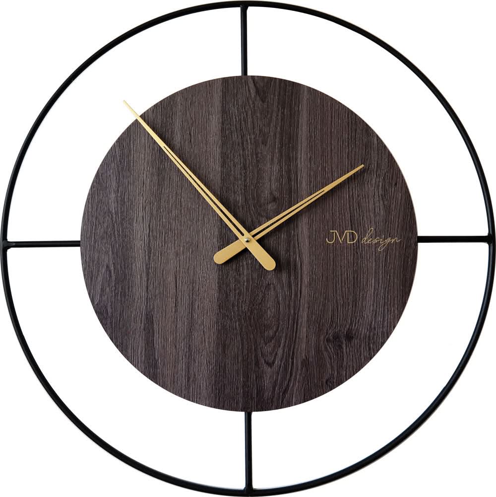 Horloge murale avec cadran en bois marron foncé, cadre en métal noir et aiguilles dorées