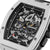 Montre bracelet pour homme avec cadran squelette dans un boîtier noir, boîtier en acier inoxydable avec échelle.