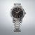 Seiko Herrenuhr mit schwarzem Zifferblatt, silbernem Edelstahlband und Krone