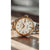 Montre pour femme avec cadran crème, lunette dorée et bracelet bicolore en métal