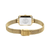 Montre pour femme avec boucle dorée et bracelet milanais, boîtier rectangulaire gravé.