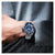 Montre pour homme avec cadran bleu et bracelet en acier inoxydable au poignet