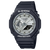 Casio G-Shock Herrenuhr mit dunkelgrauem Gehäuse und silbernem Zifferblatt auf Armband.