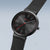 Montre bracelet Bering avec cadran rond noir, aiguille des secondes rouge et bracelet noir