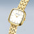 Montre femme avec boîtier doré et cadran blanc, forme rectangulaire arrondie