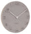 Horloge murale Karlsson avec cadran gris clair, chiffres visibles et aiguilles blanches