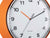 Horloge murale Détail : cadran blanc, aiguille des minutes orange et aiguille des heures noire