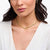 Collier-Gliederkette mit Ankerelement, goldfarbene Kette am Hals
