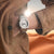 Festina Herrenuhr am Handgelenk mit silberfarbenem Metallband und weißem Zifferblatt