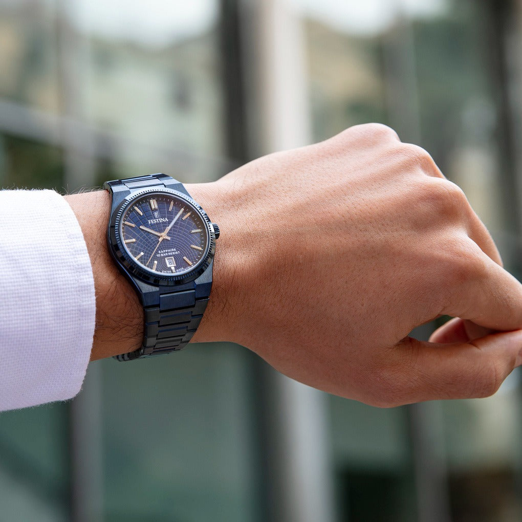 Herrenuhr mit blauem Zifferblatt und blauem Metallarmband, Datumsanzeige