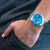 Festina Chronograph Damenarmbanduhr am Handgelenk, türkisfarbenes Zifferblatt, Metallband