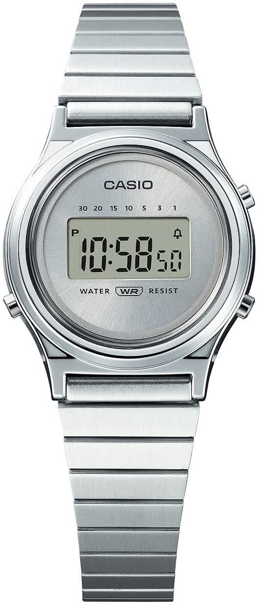 Montre Casio pour femme avec bracelet en métal argenté et cadran numérique rond