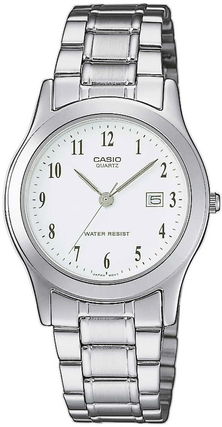 Montre femme argentée avec bracelet en métal, cadran rond, affichage analogique et date