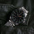 Bracelet de montre pour homme en acier inoxydable sur tissu noir, cadran noir avec index luminescents