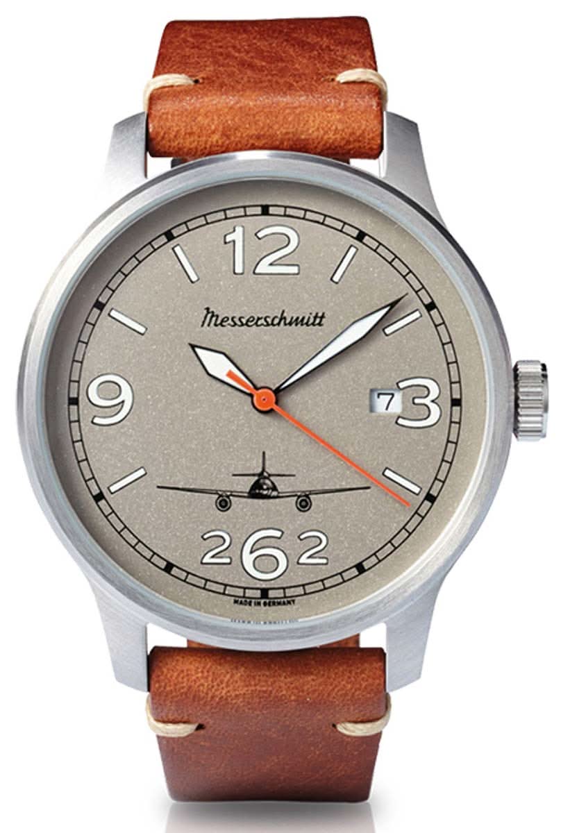 Montre homme avec bracelet en cuir marron, boîtier argenté et cadran beige