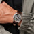 Herrenarmbanduhr mit braunem Lederarmband und grauem Marmorzifferblatt