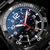 Montre de plongée avec cadran bleu, aiguille des secondes rouge et lunette noire