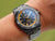 Herren-Taucheruhr am Handgelenk, schwarzes Zifferblatt mit blauem Ring und Metallband