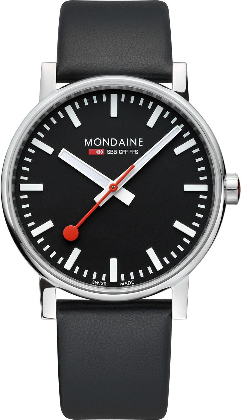 Montre avec cadran noir, boîtier argenté et bracelet en cuir noir.