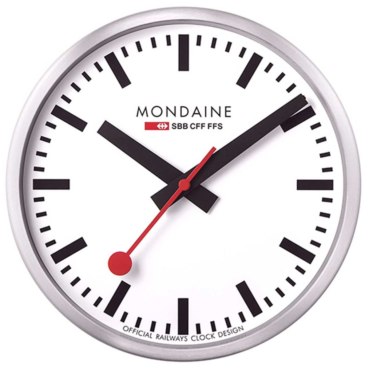 Horloge murale avec cadran blanc, index noirs et aiguilles rouges, cadre argenté