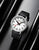 Montre homme avec bracelet en cuir noir, cadran blanc et aiguille des secondes orange