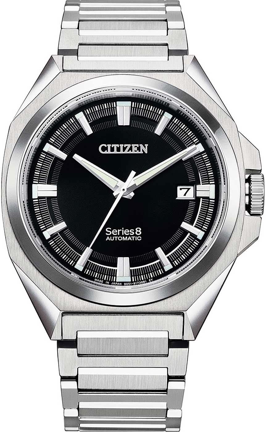 Bracelet de montre pour homme avec cadran noir, boîtier argenté et bracelet en métal.
