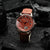 Bracelet de montre Holzkern avec bracelet en cuir marron et trous perforés, cadran orange-brun