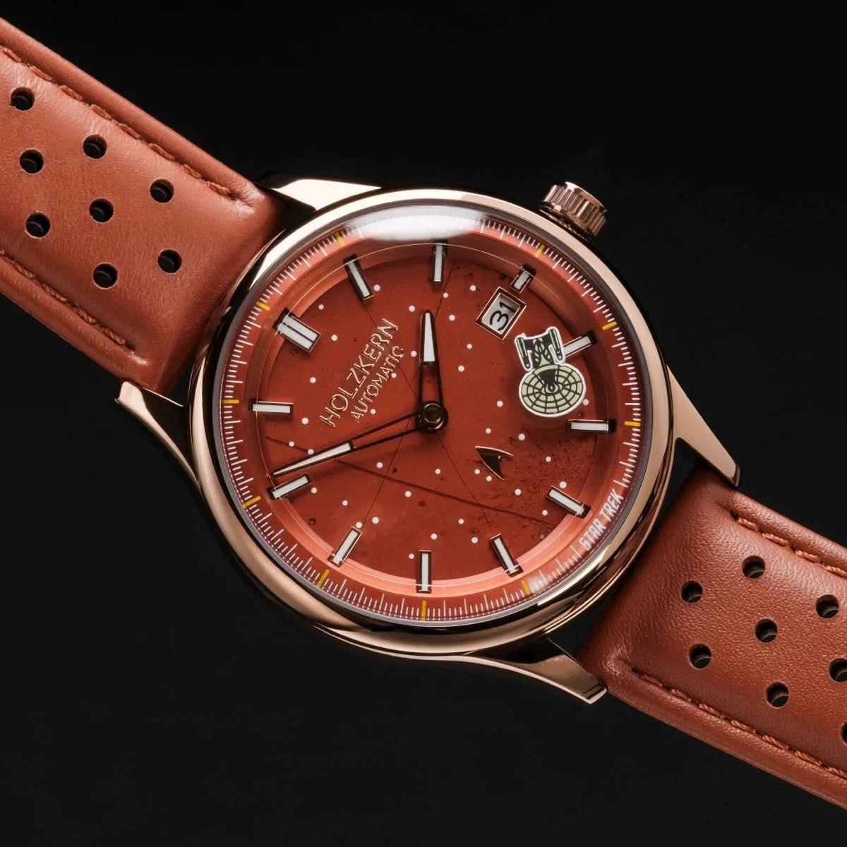 Bracelet de montre Holzkern avec bracelet en cuir marron et trous perforés, cadran rond