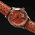 Bracelet de montre Holzkern avec bracelet en cuir marron et trous perforés, cadran rond