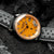 Bracelet de montre pour homme avec cadran orange, bracelet en cuir gris avec rangée de trous
