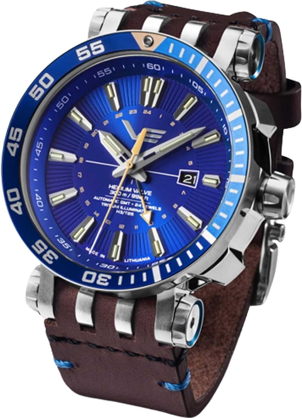 Montre homme avec cadran bleu, bracelet en cuir marron et lunette GMT argentée.