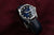 Bracelet de montre pour homme avec bracelet en cuir bleu foncé et cadran bleu, lunette arrondie
