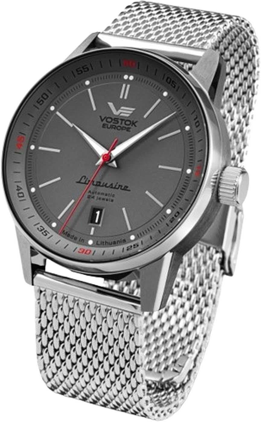 Montre homme avec bracelet en maille d'acier inoxydable, cadran et aiguilles sombres, design automatique