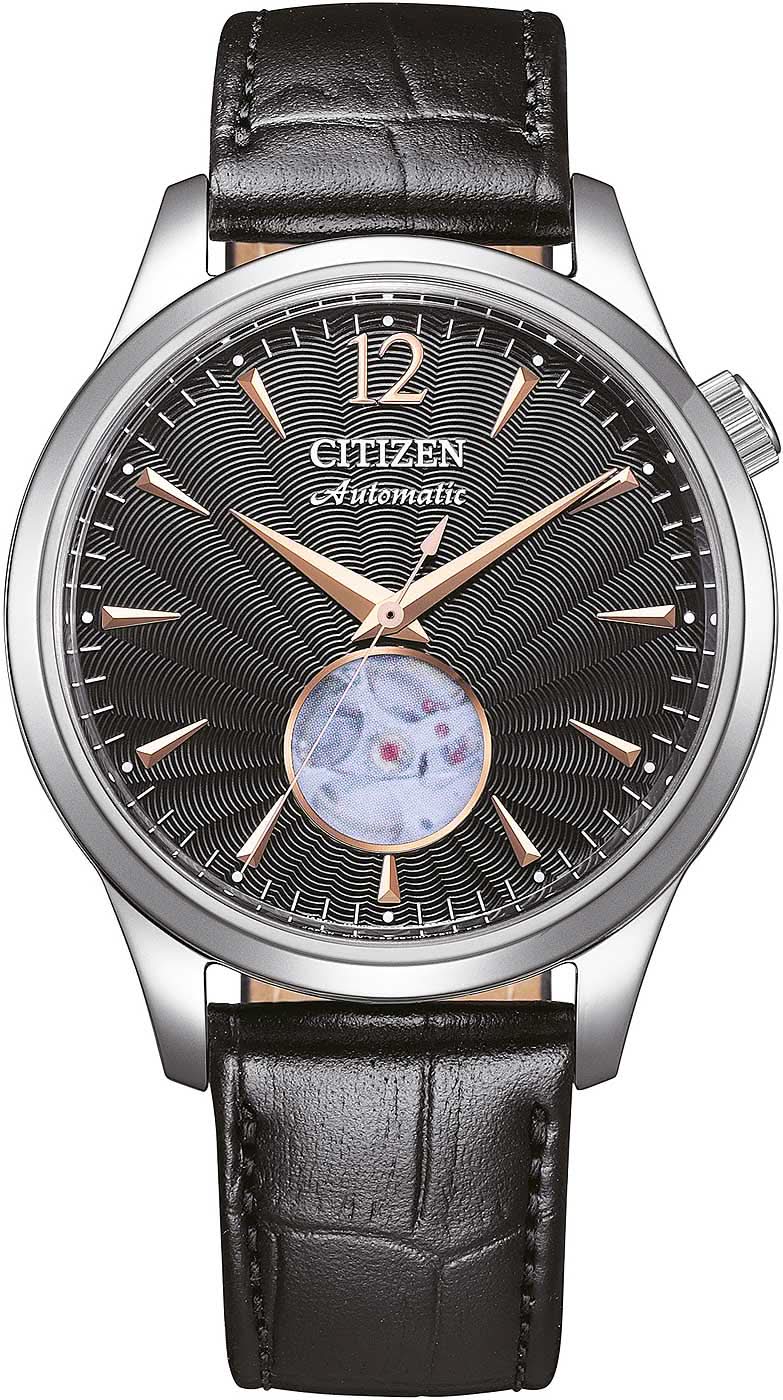 Montre pour homme avec cadran noir et bracelet en cuir noir, lunette argentée.